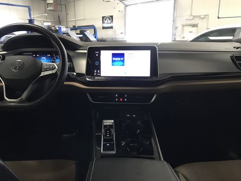 Used 2024 Volkswagen Atlas Cross Sport SE image 14