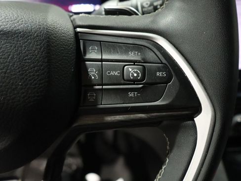 Used 2024 Jeep Grand Cherokee Limited image 39