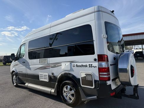 Used 2008 Dodge Sprinter 2500 w/ Trailer Tow Group image 30