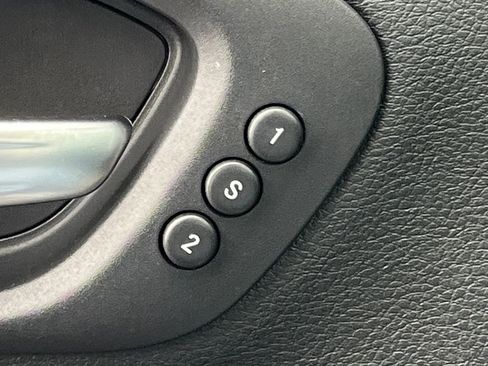 Used 2017 Jeep Cherokee Overland image 33