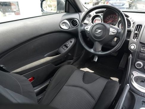 Used 2009 Nissan 370Z Coupe RWD image 16