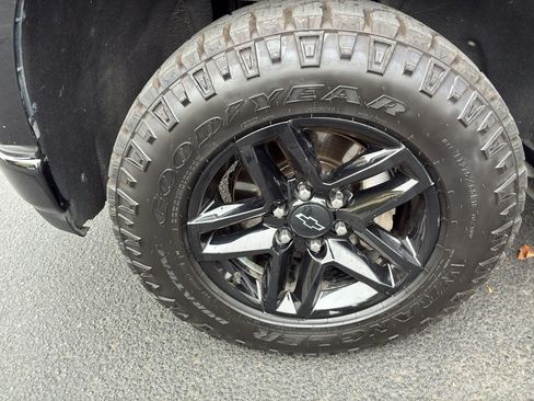 Used 2020 Chevrolet Silverado 1500 LT Trail Boss w/ Midnight Edition AWD/4WD image 15