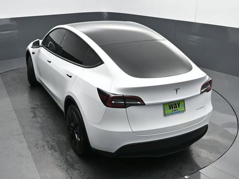 Used 2024 Tesla Model Y Long Range image 40