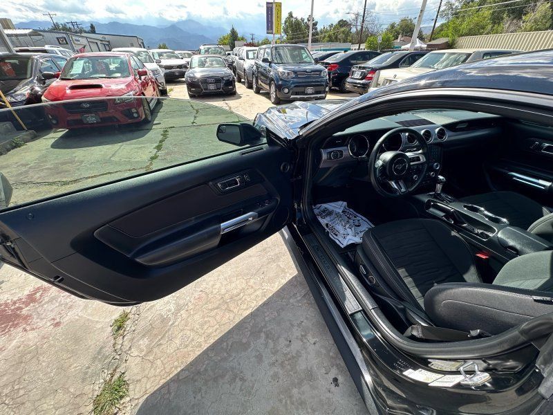 Used 2017 Ford Mustang Coupe RWD image 11