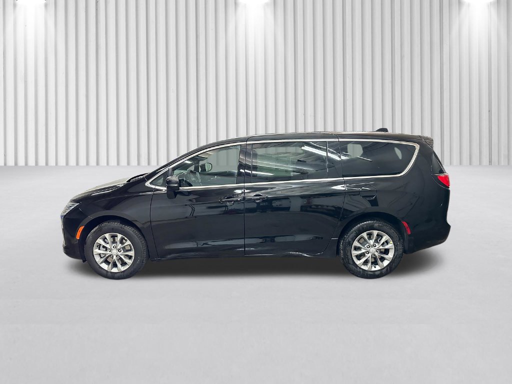 New 2027 Chrysler Pacifica Select AWD/4WD image 8