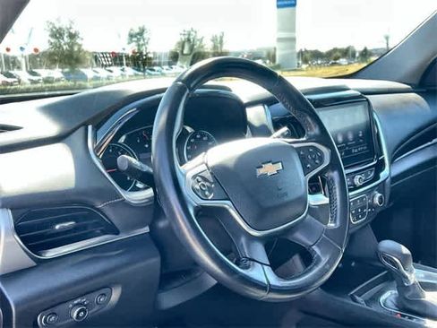 Used 2021 Chevrolet Traverse LT image 15