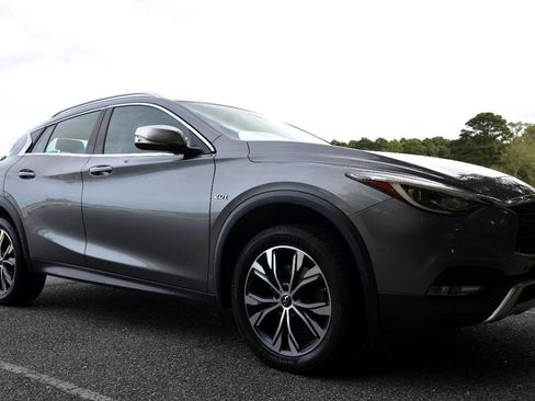 Used 2017 INFINITI QX30 Premium w/ Navigation Package image 5