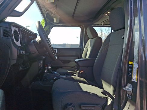 Used 2025 Jeep Gladiator Sport image 13