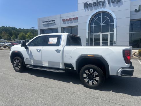 Used 2025 GMC Sierra 2500 Denali w/ Technology Package AWD/4WD image 12