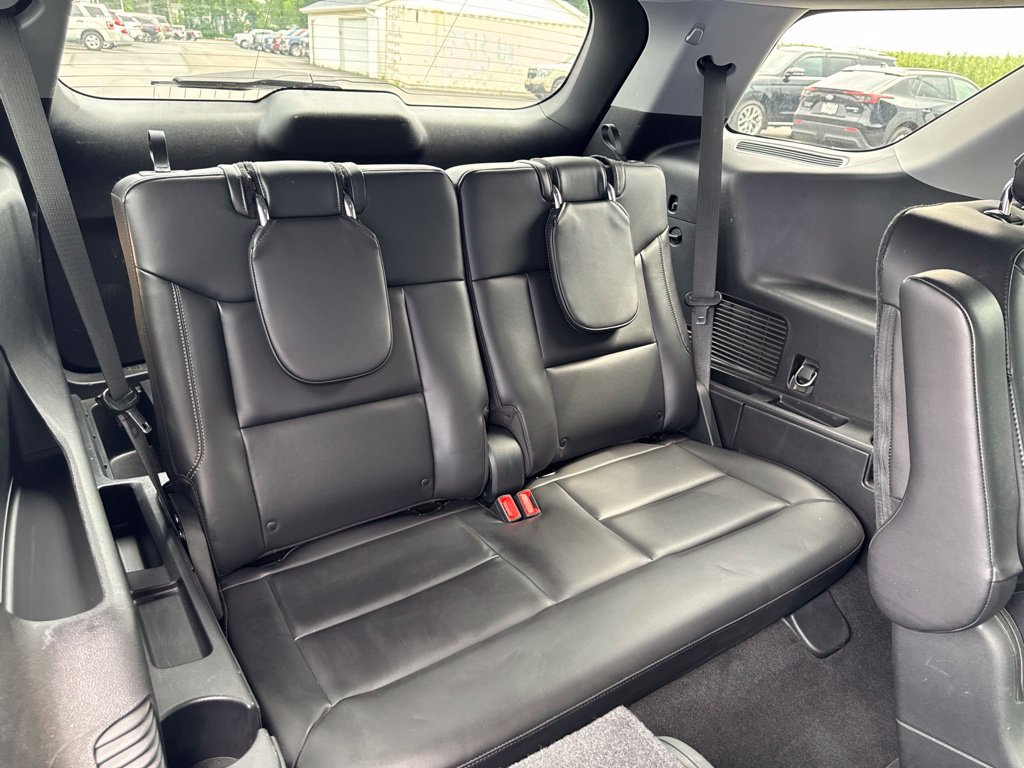 Used 2021 Ford Explorer XLT w/ Equipment Group 202A AWD/4WD image 16
