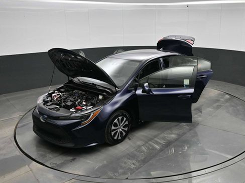 Used 2022 Toyota Corolla LE image 41