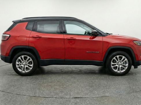 Used 2025 Jeep Compass Limited image 11