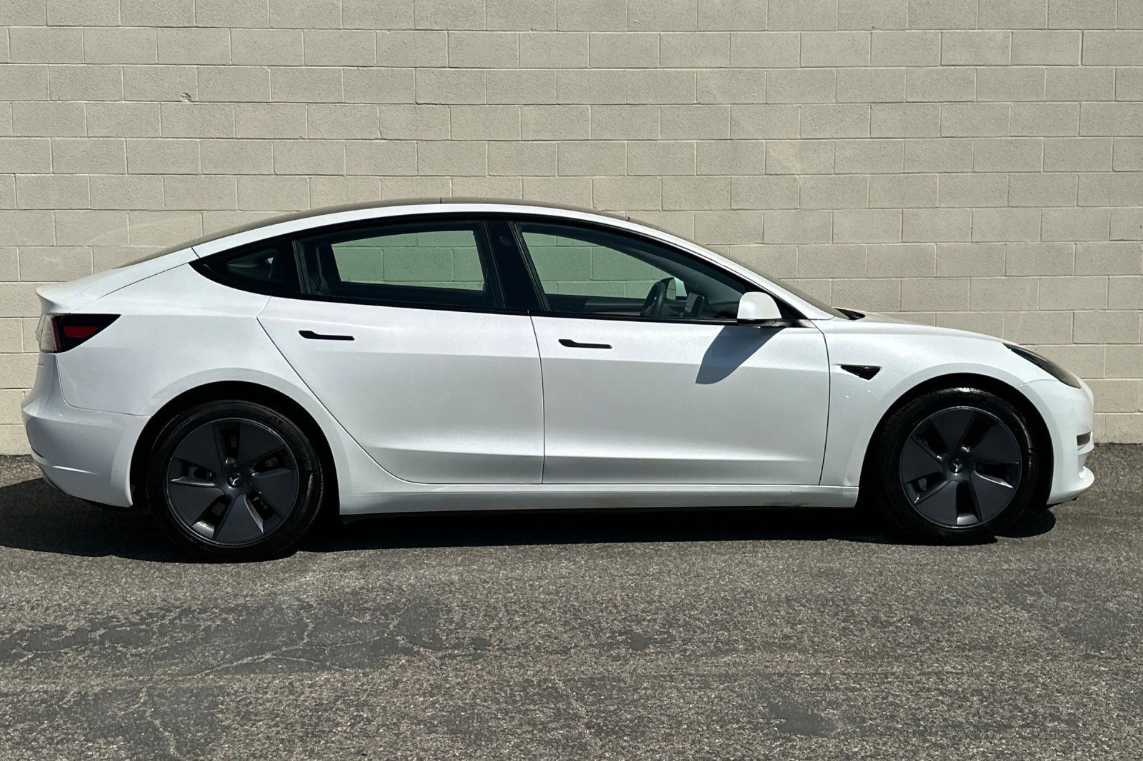 Used 2023 Tesla Model 3 Standard Range RWD image 3