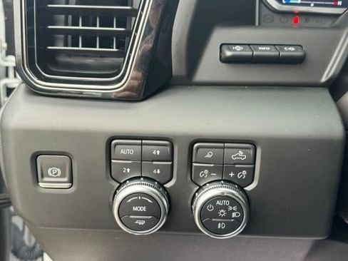 Used 2022 GMC Sierra 1500 AT4 w/ AT4 Premium Package AWD/4WD image 19