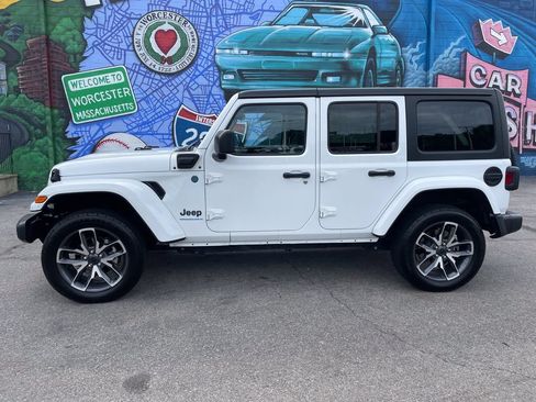 Used 2024 Jeep Wrangler Unlimited AWD/4WD image 2