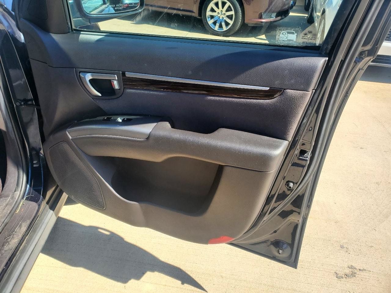 Used 2011 Hyundai Santa Fe SE FWD image 6