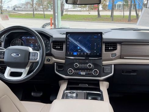 Used 2023 Ford Expedition Limited image 24