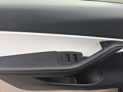 Used 2022 Tesla Model Y Performance image 13