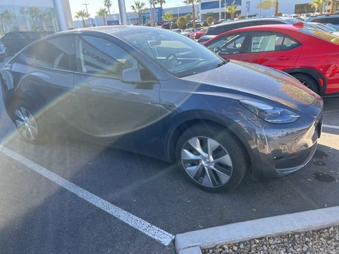 Used 2023 Tesla Model Y Long Range image 37