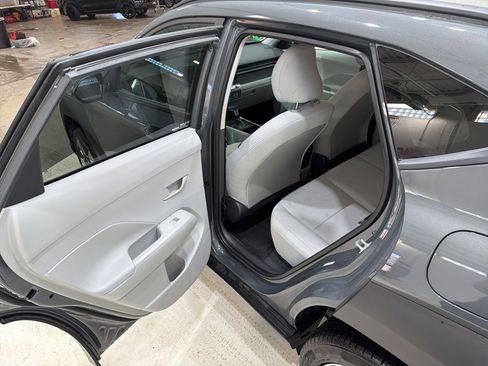 Used 2025 Hyundai Kona SEL image 15