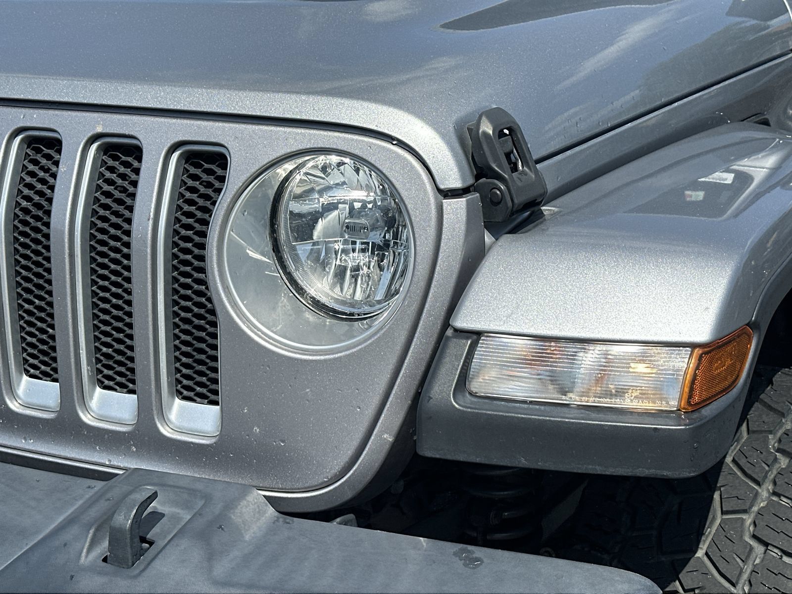 Used 2018 Jeep Wrangler Unlimited Sahara AWD/4WD image 11