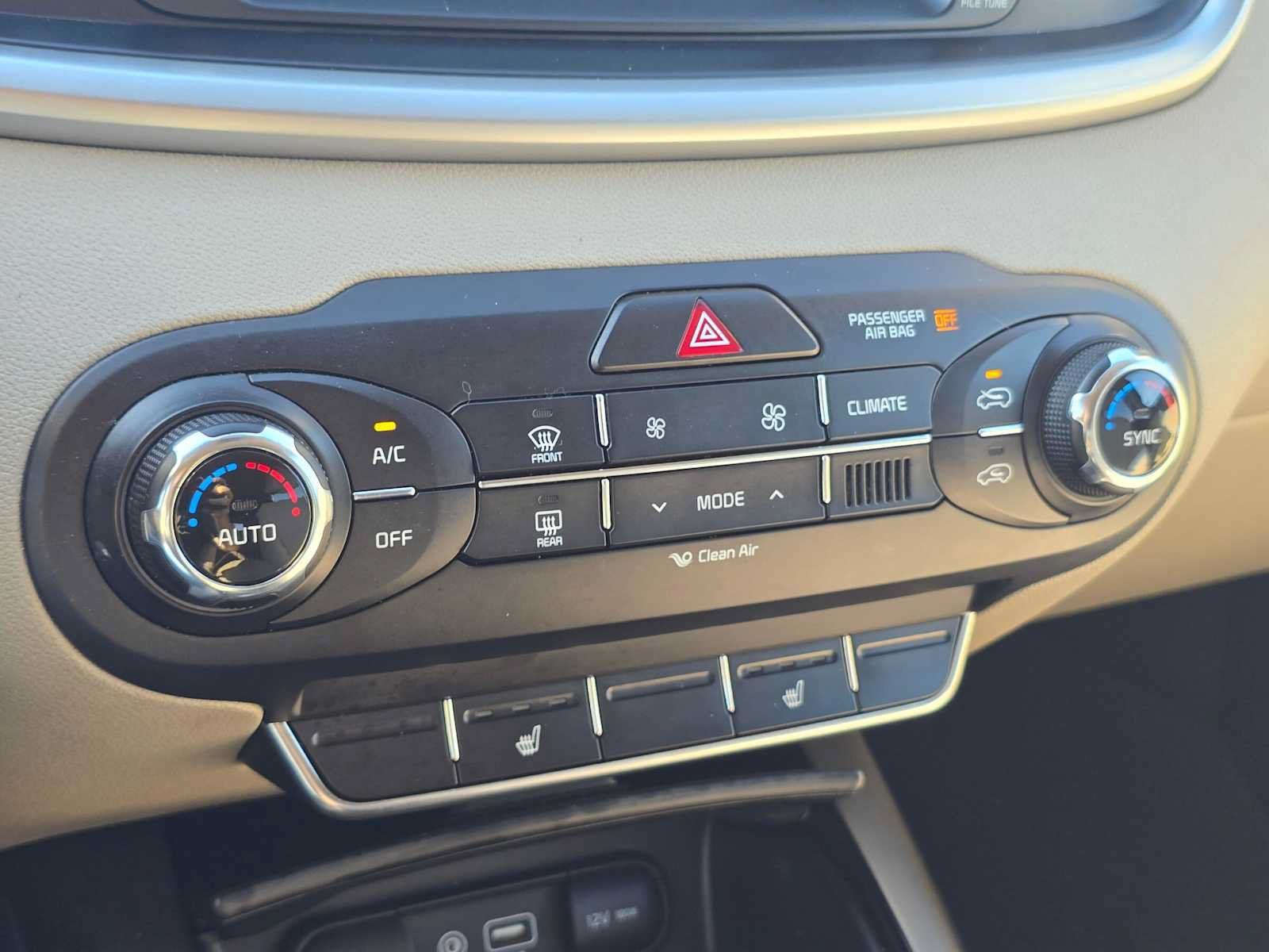 Used 2018 Kia Sorento FWD image 27
