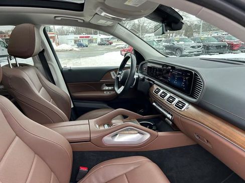 Used 2024 Mercedes-Benz GLS 450 4MATIC image 31