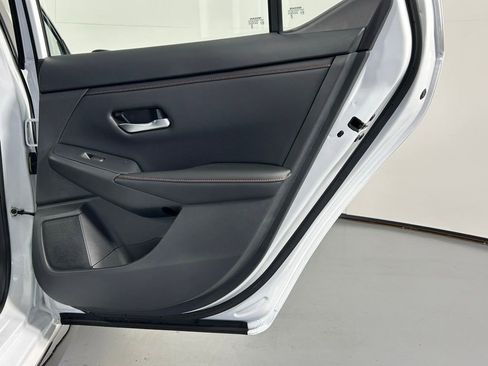 Used 2025 Nissan Sentra SR w/ Midnight Edition image 11