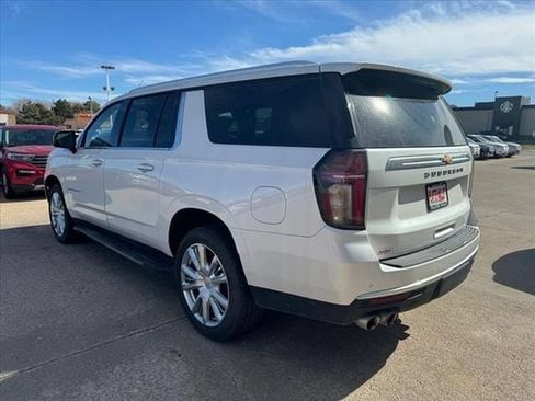 Used 2021 Chevrolet Suburban High Country AWD/4WD image 23