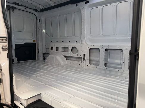 Used 2023 Ford E-Transit Medium Roof image 26