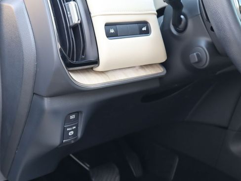 Used 2025 Nissan Armada Platinum RWD image 27