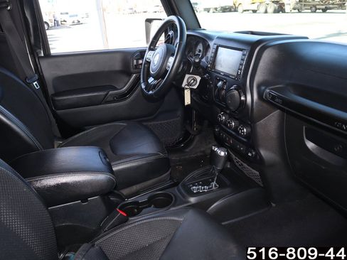 Used 2017 Jeep Wrangler Sahara image 26