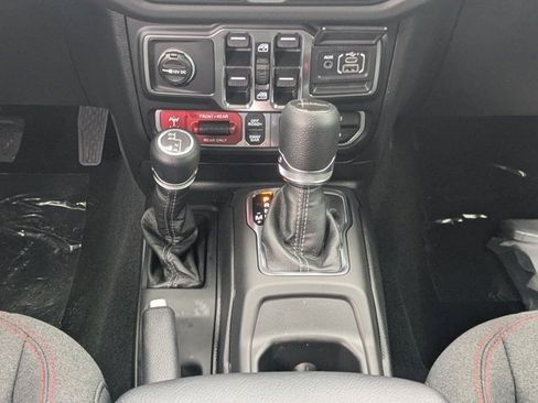 New 2025 Jeep Gladiator Rubicon image 17