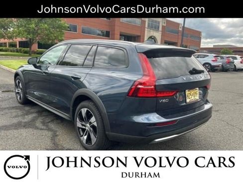 Used 2025 Volvo V60 B5 Cross Country Plus AWD/4WD image 4