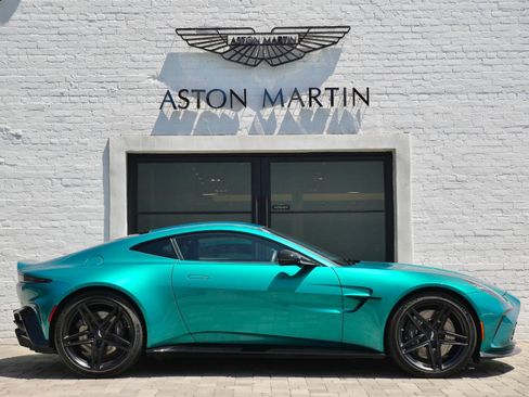 Used 2025 Aston Martin V8 Vantage Coupe RWD image 13