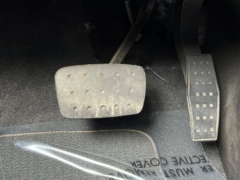 Used 2023 Chevrolet Traverse LT image 40