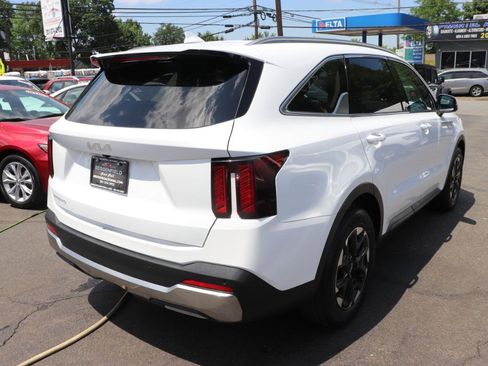 Used 2024 Kia Sorento S FWD image 5