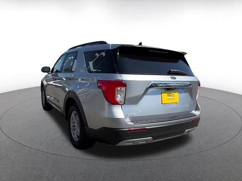 Used 2024 Ford Explorer XLT w/ Equipment Group 202A RWD image 9