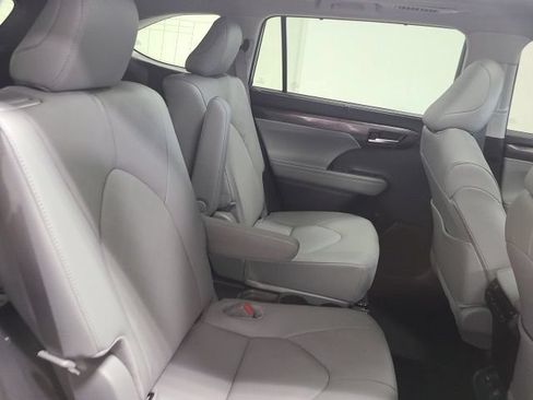 Used 2026 Toyota Highlander Platinum AWD/4WD image 21