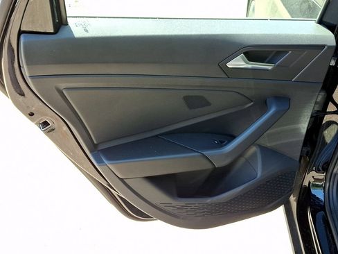 Used 2023 Volkswagen Jetta SE w/ Panoramic Sunroof Package FWD image 10