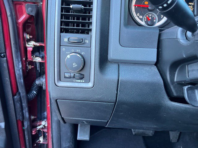 Used 2014 RAM 1500 Express RWD image 31