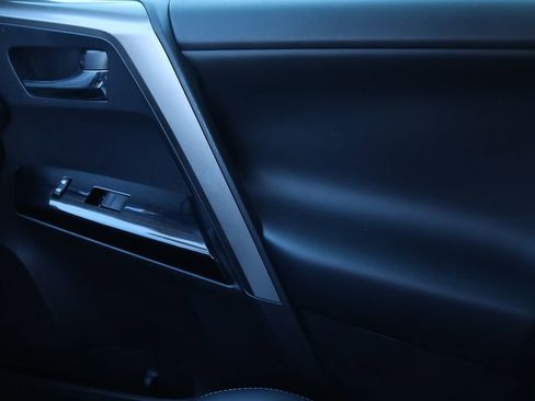 Used 2018 Toyota RAV4 Limited image 31