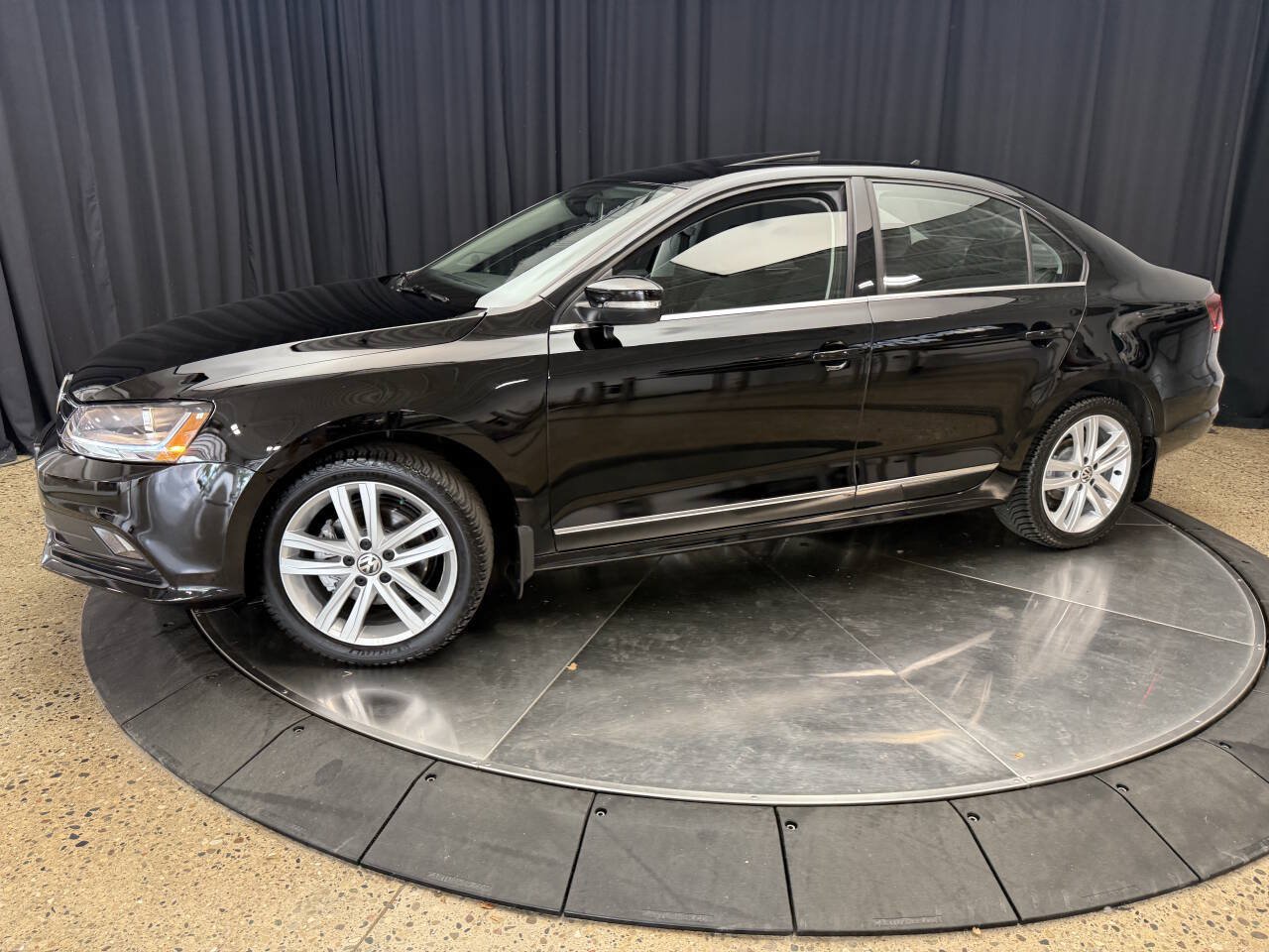 Used 2017 Volkswagen Jetta SEL Premium FWD image 4