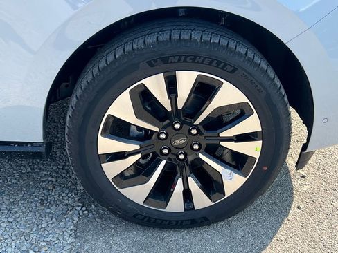 New 2025 Ford Expedition Platinum w/ Driver's Package image 10