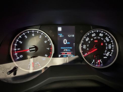 Used 2022 Toyota RAV4 LE FWD image 19