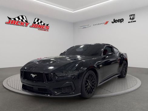 Used 2025 Ford Mustang GT Premium image 2