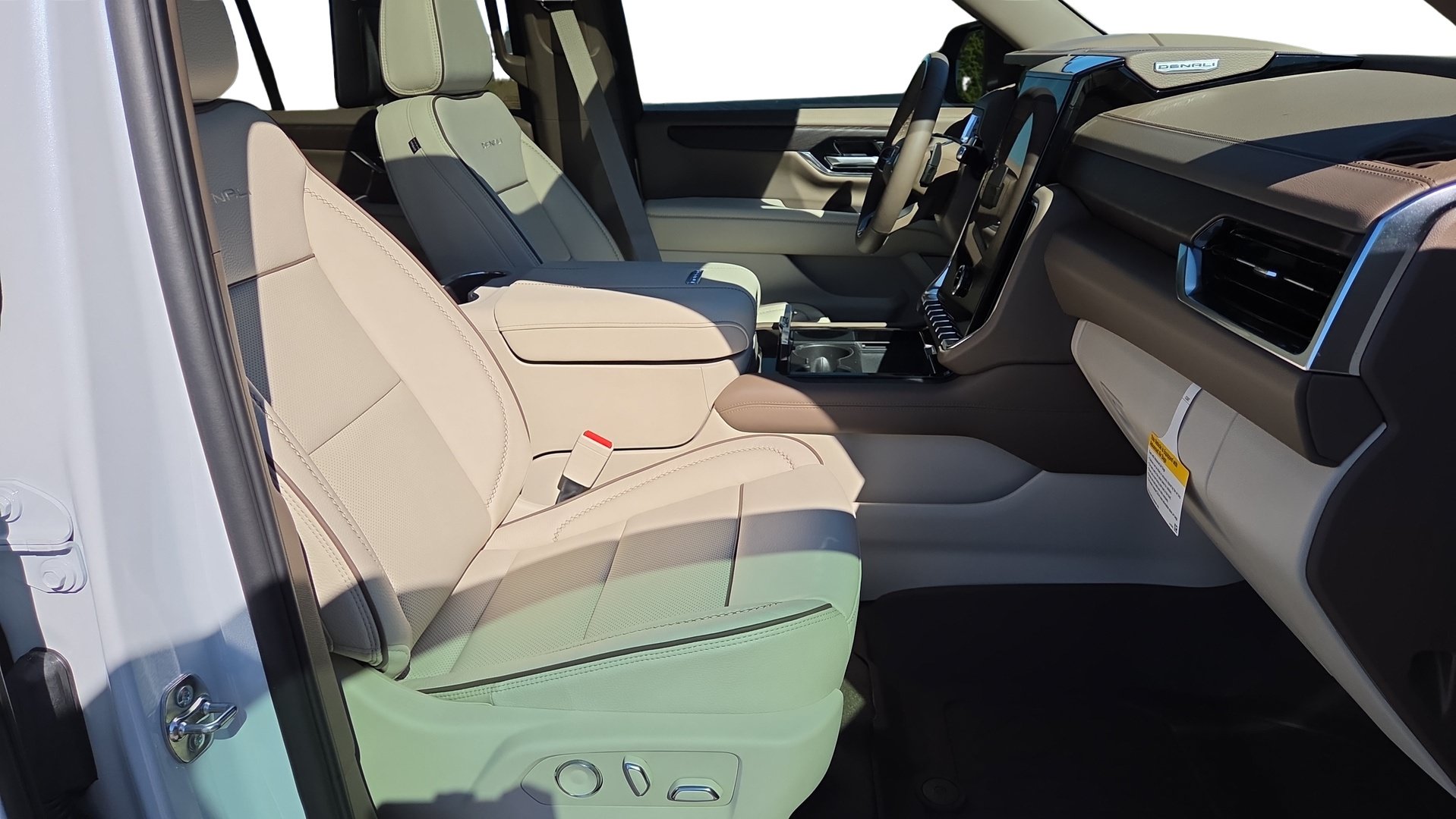 New 2026 GMC Yukon Denali w/ Denali Reserve Package RWD image 32
