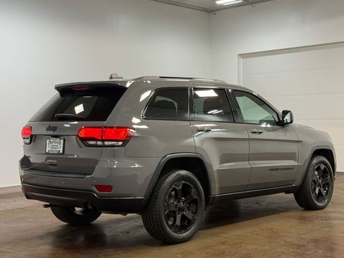 Used 2019 Jeep Grand Cherokee Laredo AWD/4WD image 4