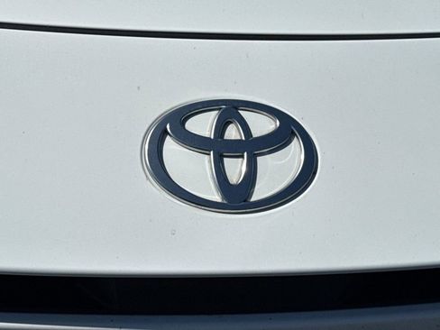 Used 2025 Toyota Camry SE FWD image 8