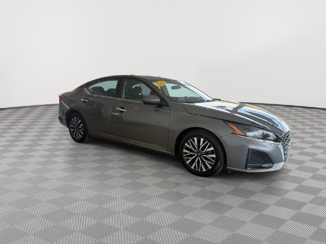 Used 2023 Nissan Altima 2.5 SV FWD image 14